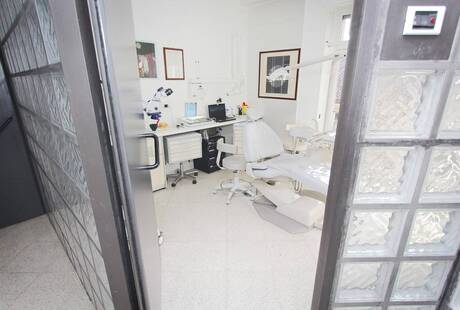 Studio Dentistico Dottor Danilo Maggioni - Dentista per Bambini - Invisalign - Implantologia Monza